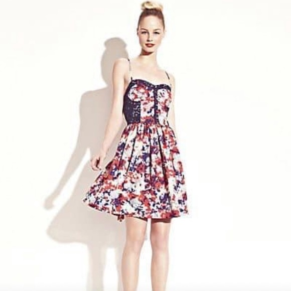 Betsey Johnson Dresses & Skirts - Betsey Johnson Floral Dress Lace Detail Size 6